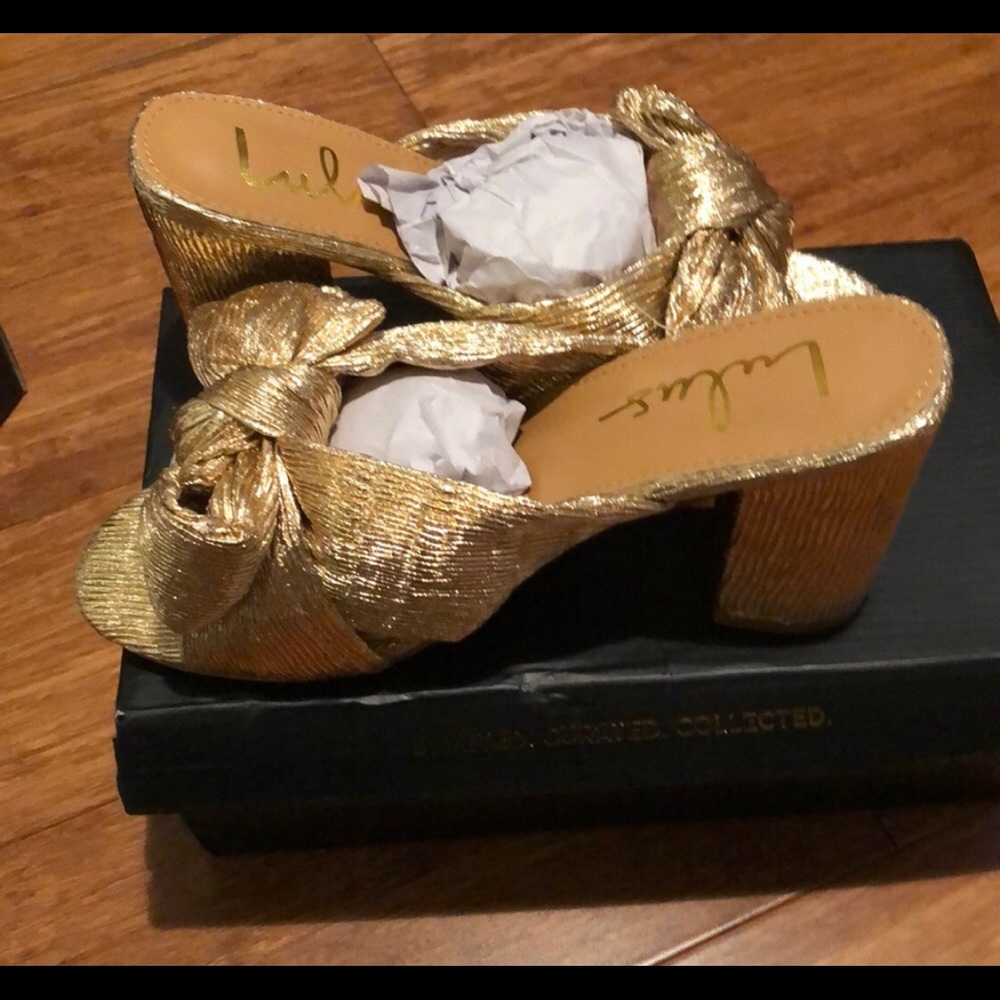 Lulu’s Gold Chunky Knot Heel